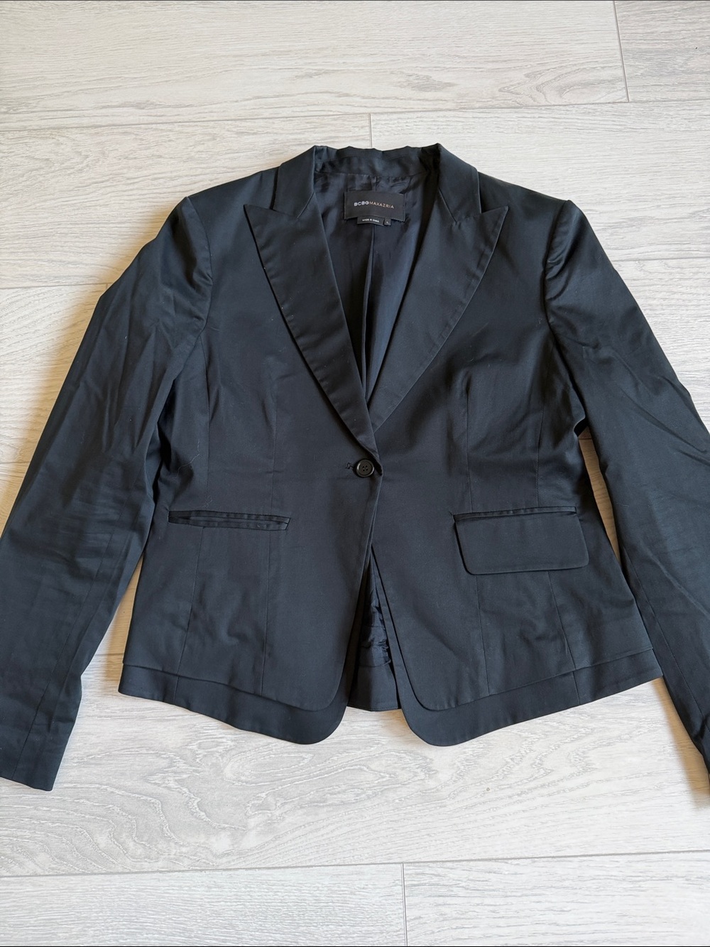BCBGMaxAzria Black Single-Button Notch Lapel Blazer
